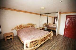 Мини-отель Міні-готель Комора Pistyn Двухместный номер с 1 кроватью или 2 отдельными кроватями-2